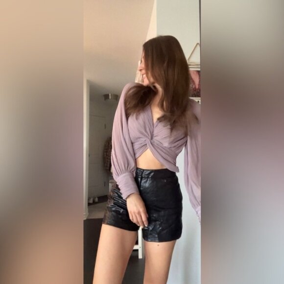 Knotted Twist Front crop taupe Blouse - Picture 2 of 6